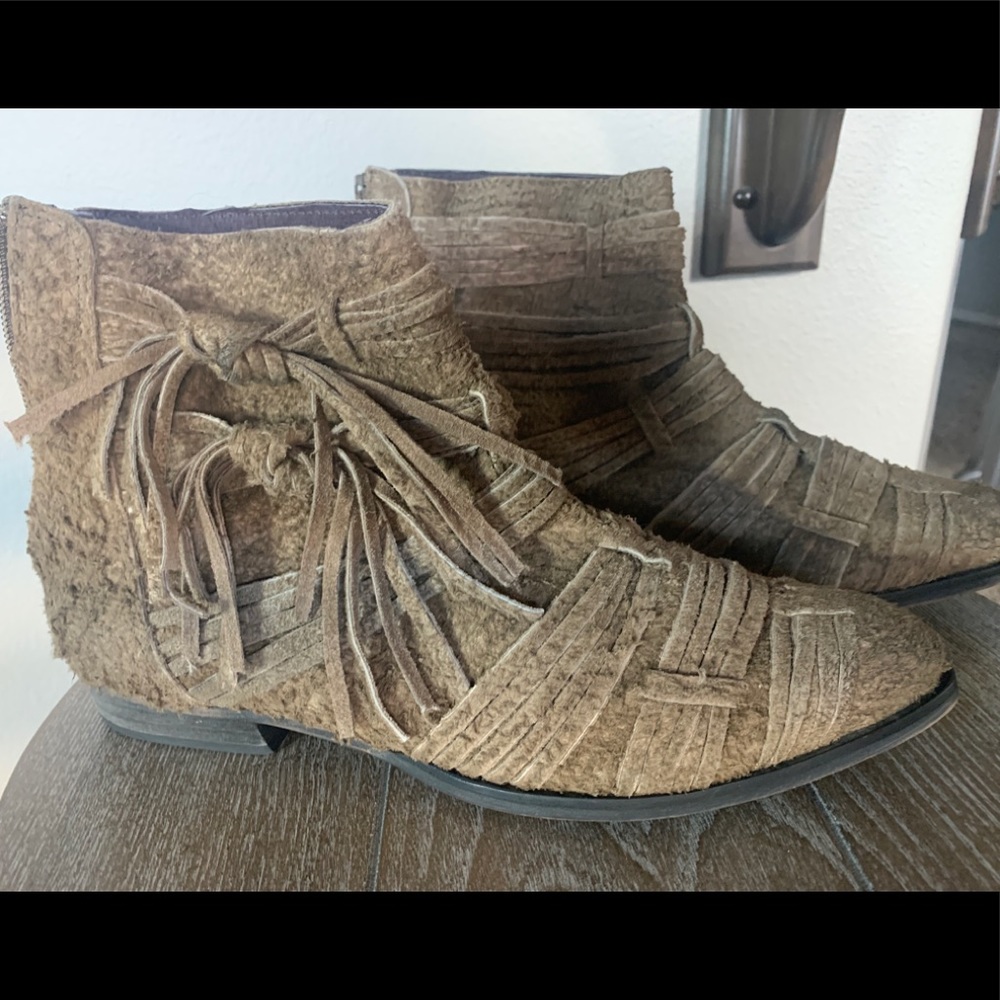 FREE PEOPLE Distressed Fringed Booties NWOT SIZE 40 (8-8.5)